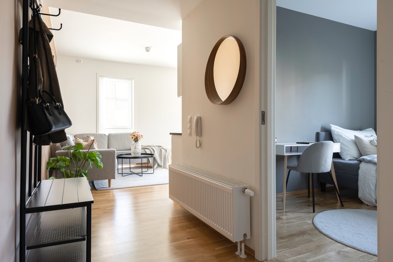 Store vinduer gir mye naturlig lys. Galleribilde