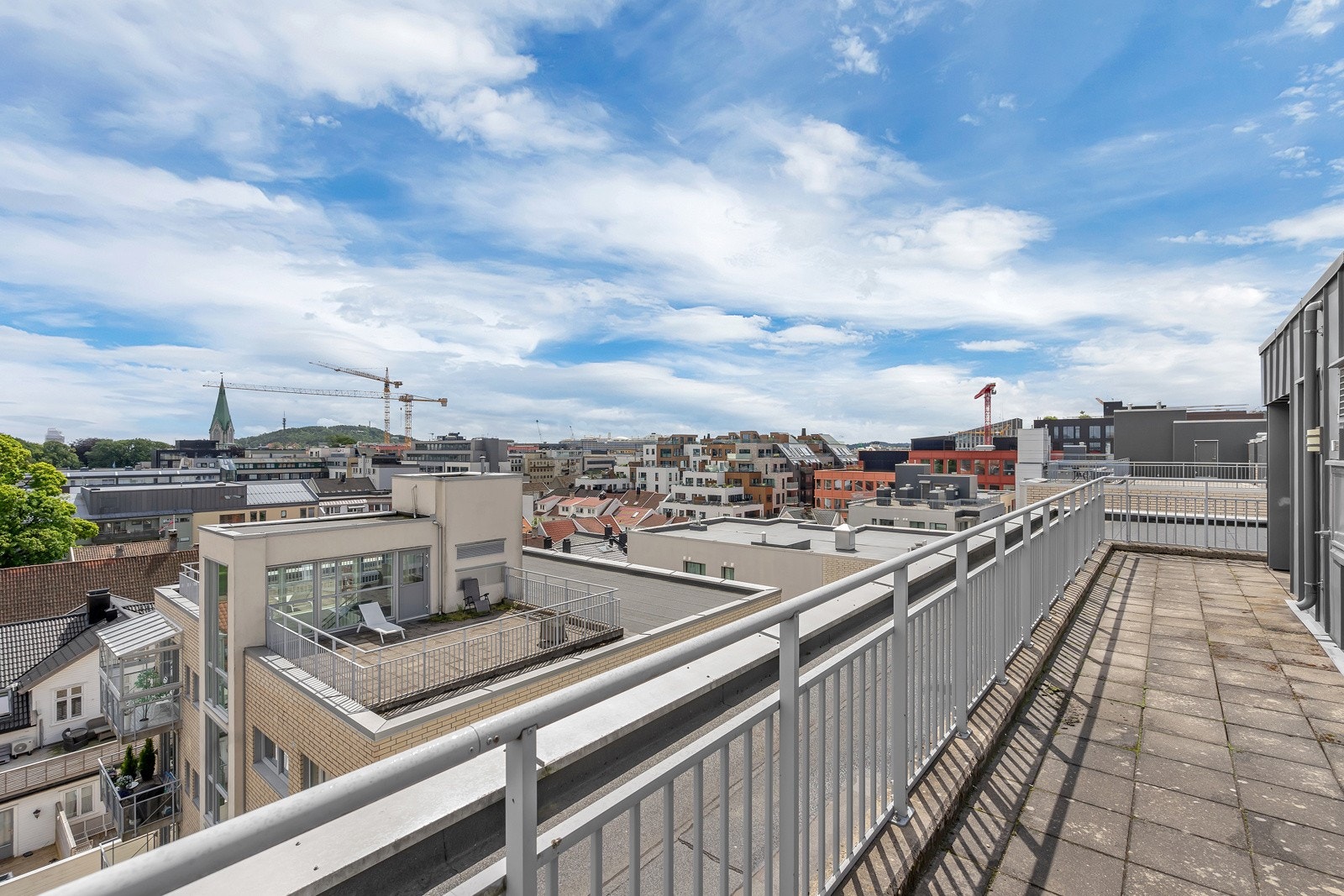 Denne brukes ikke særlig mye av de andre beboere i borettslaget. Så her har man stor frihet Galleribilde