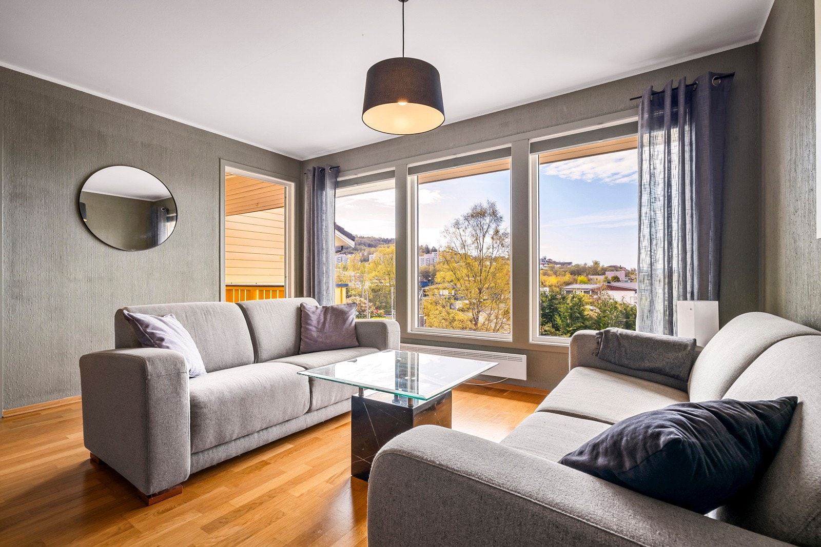 Flott og romslig stue Galleribilde