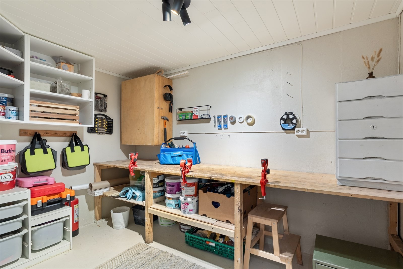 Romslig bod Galleribilde