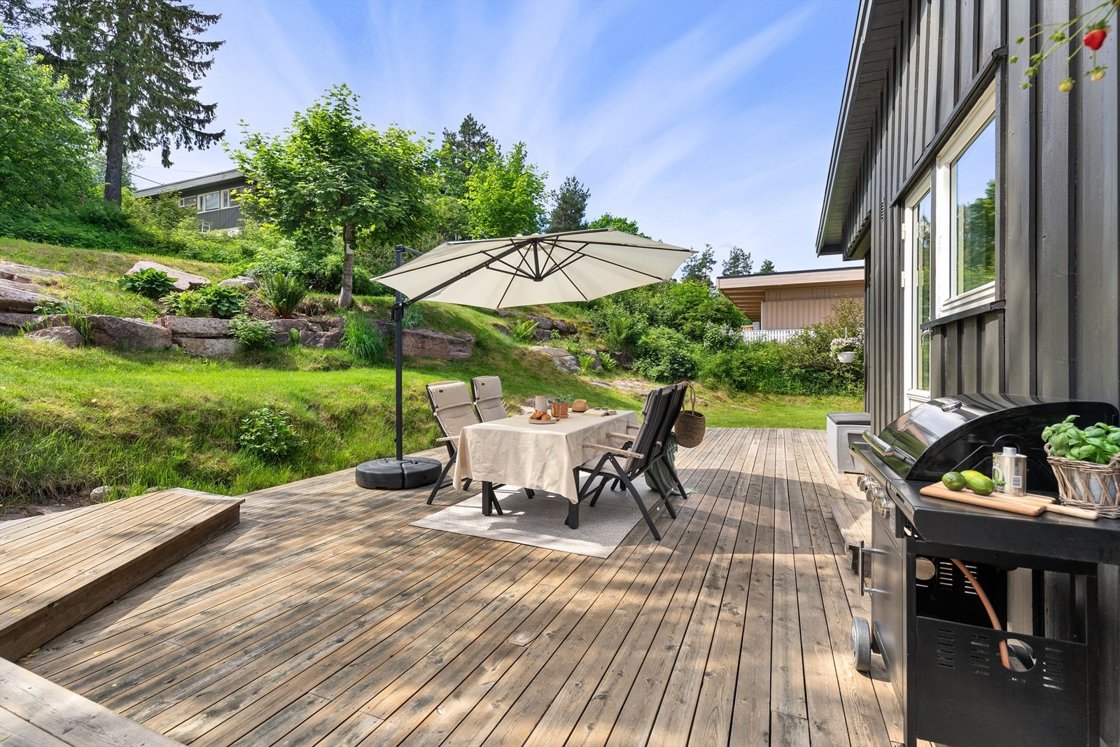 Her kan du nyte gode solforhold hele dagen Galleribilde