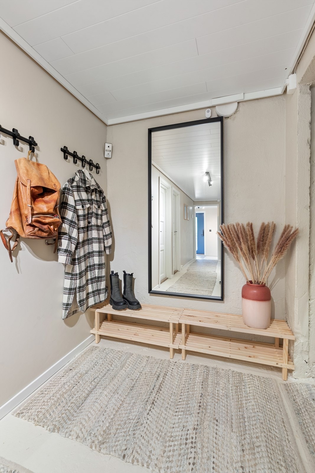 Videre adkomst til gang med ytterligere oppbevaringsmuligheter Galleribilde