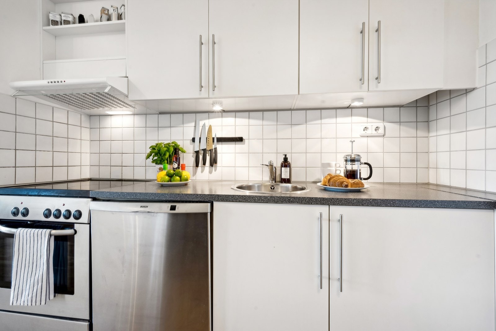 Tidløst og pent kjøkken. Galleribilde