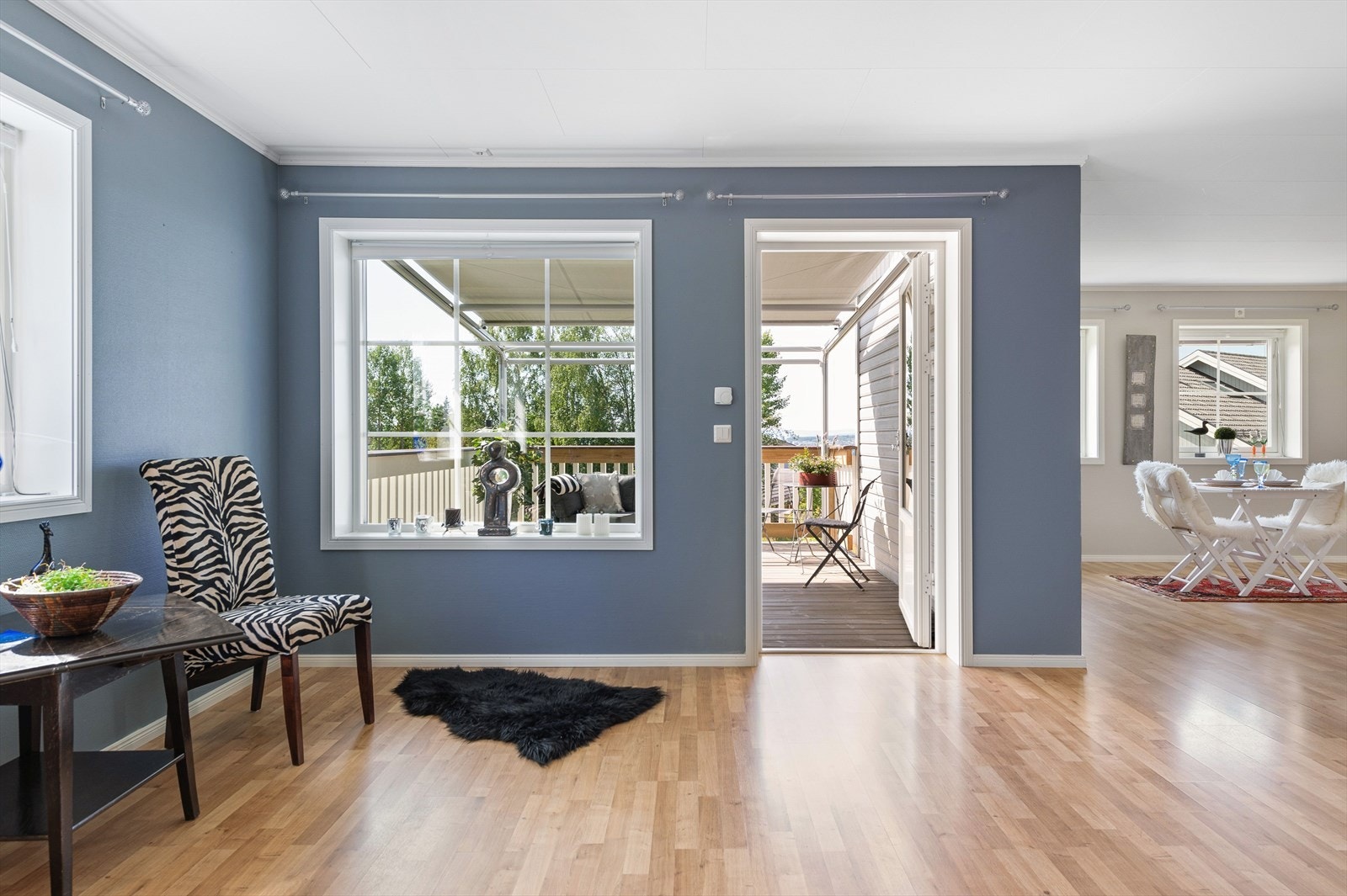 Stue ut mot terrasse Galleribilde