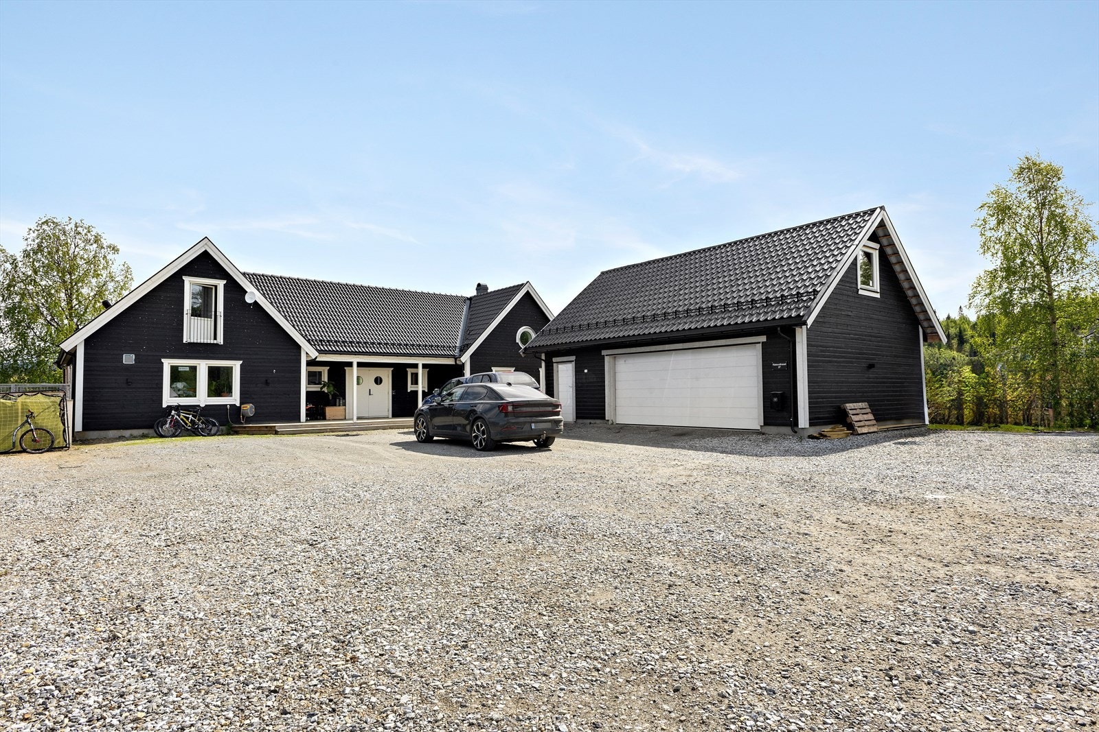 Eiendommen ligger svært fint til med fantastisk beliggenhet ved Ranaelva! Galleribilde