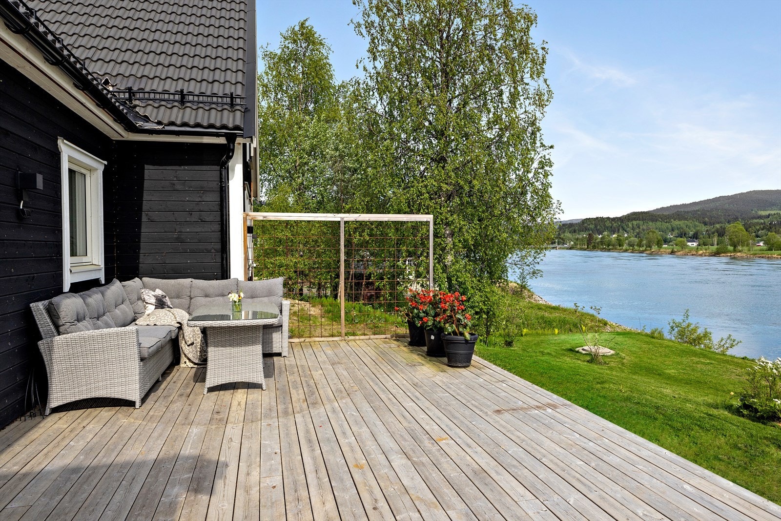 Det er nok av boltreplass til hele familien, med alle mulighetene som eiendommen og nærområdet gir! Galleribilde