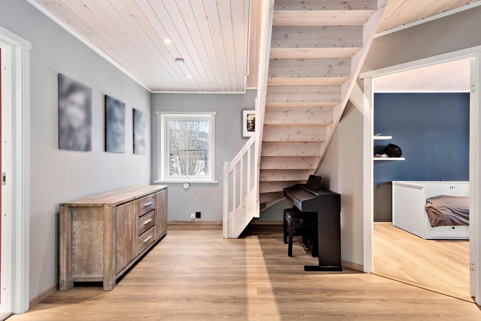 Denne fløyen går over 2 plan. Galleribilde