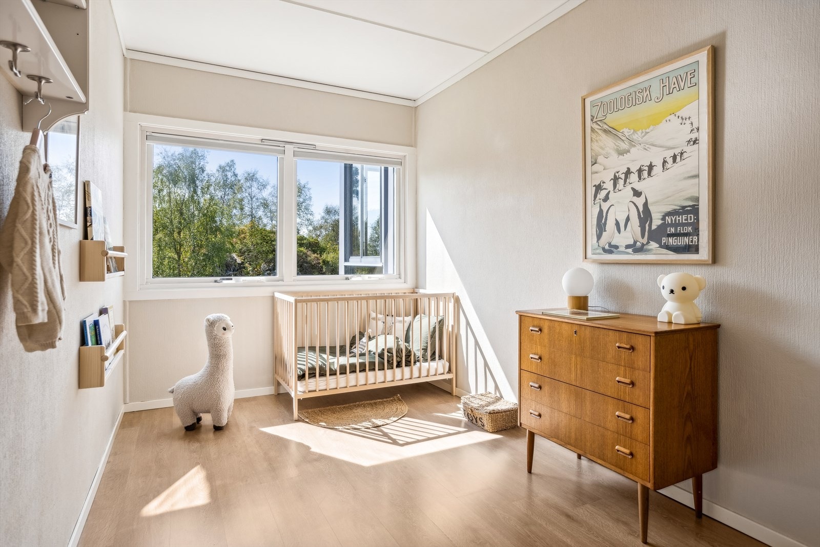 Soverom nummer 2 er også av god størrelse og åpner opp muligheten for utleie til for eksempel en medstudent. Galleribilde