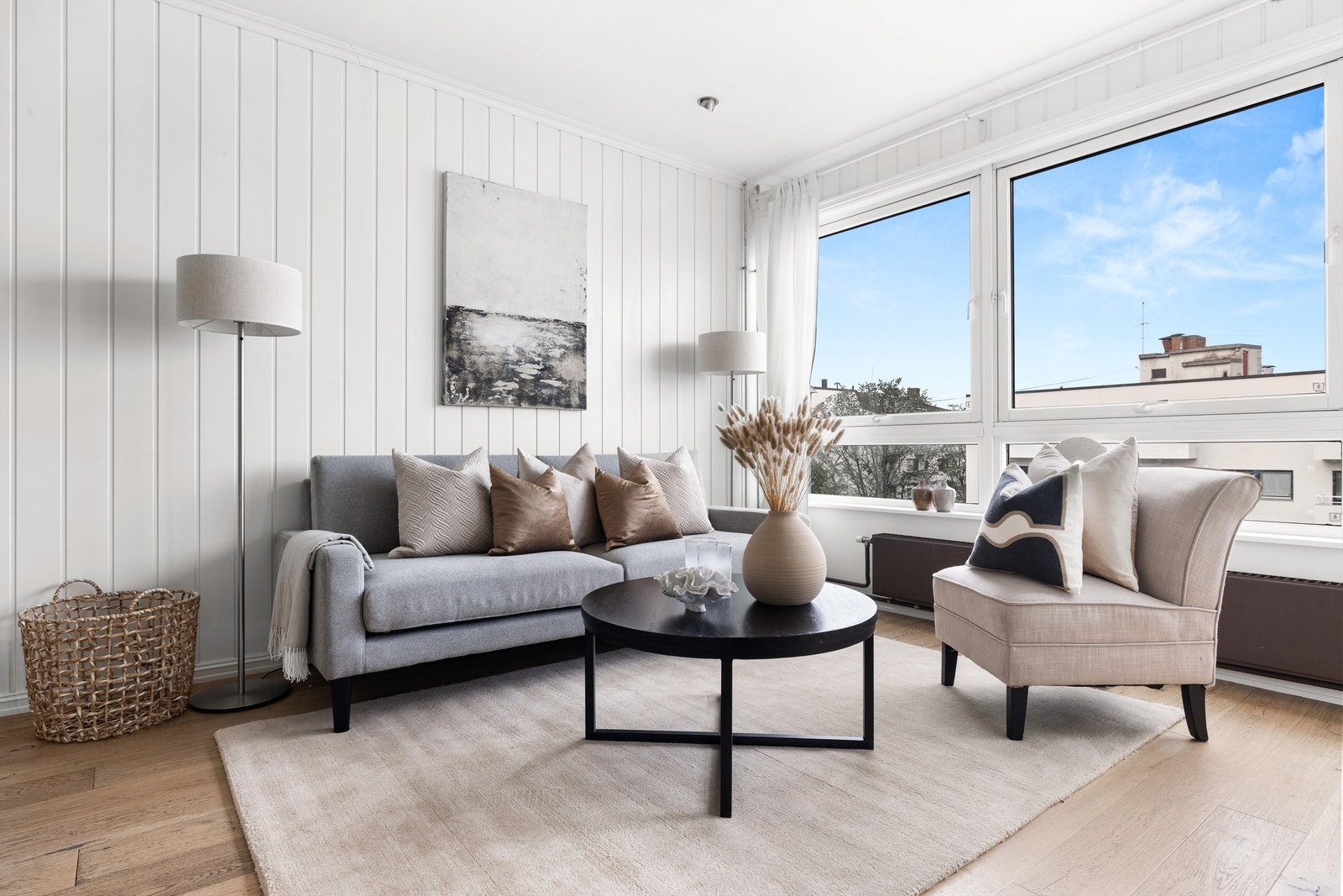 Stuen har god plass til ønsket møblement. Galleribilde