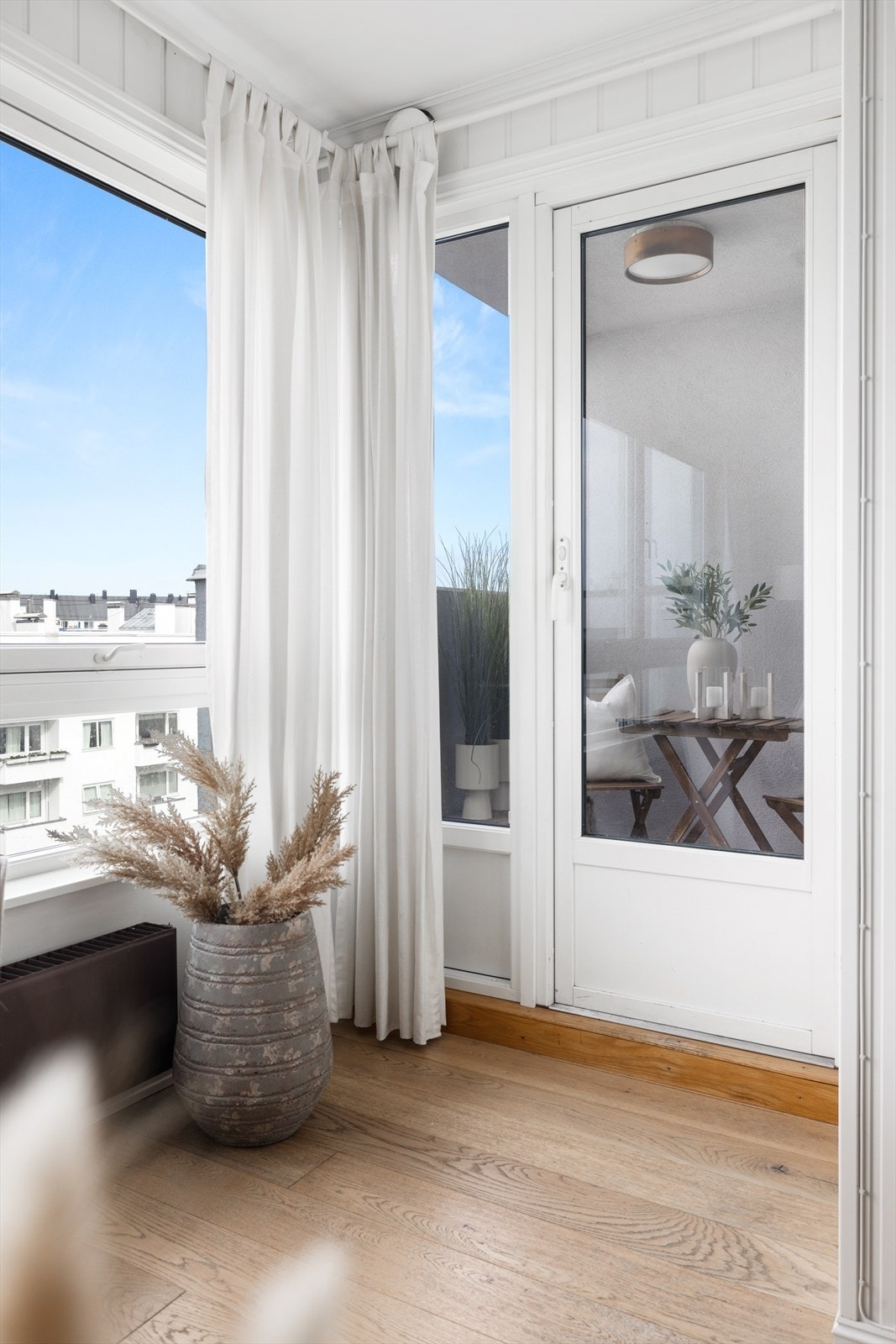 Varmtvann, fyring, kabel-TV og internett er inkludert i felleskostnadene. Galleribilde