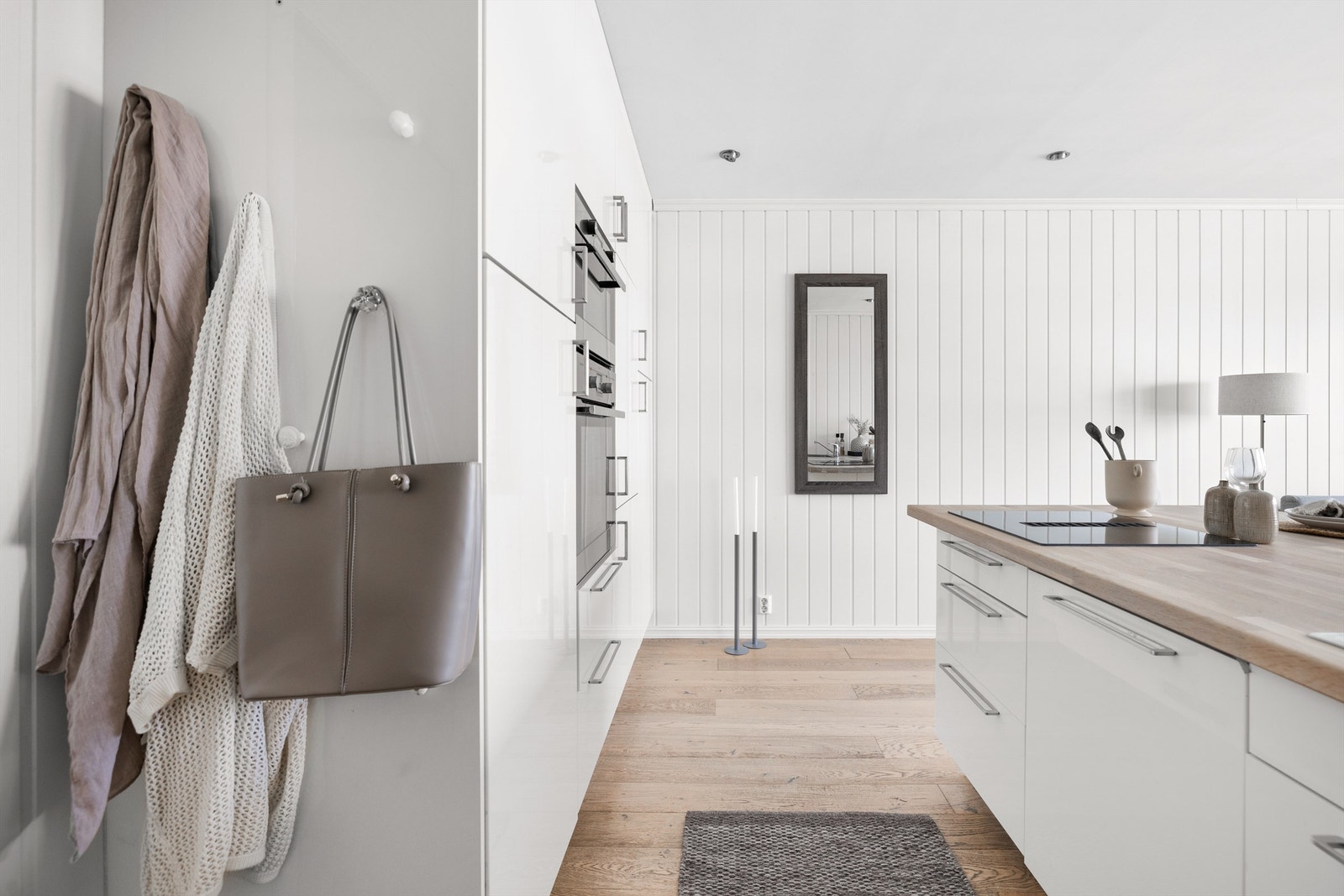 Moderne kjøkken med innredning fra 2013. Galleribilde