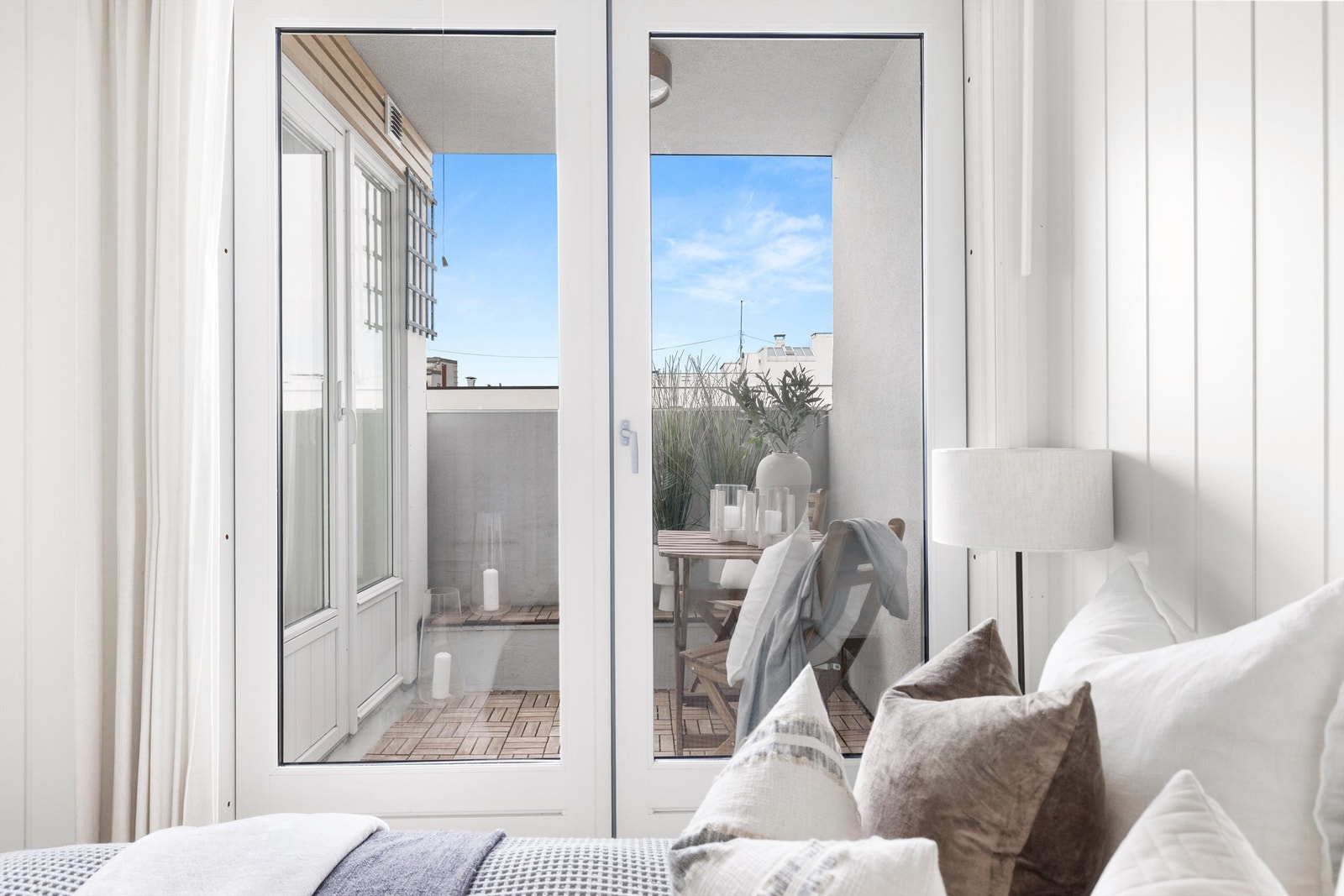 Både stuen og soverommet har utgang til balkong. Galleribilde