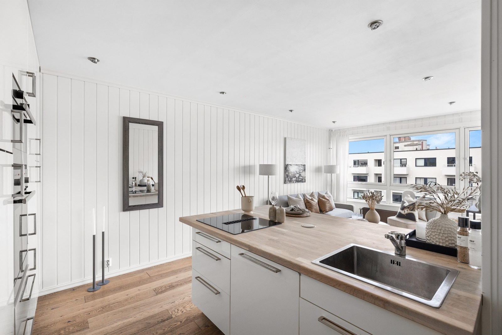 Her bor man høyt og fritt i byggets 7. etasje med enkel heisadkomst. Galleribilde