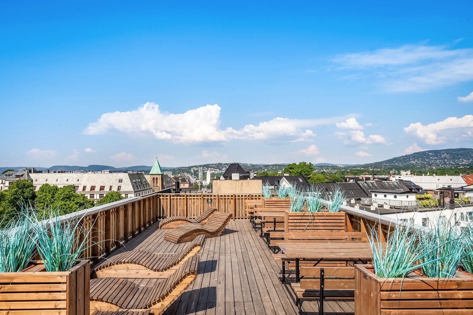 Stor felles takterrasse med spektakulær utsikt. Galleribilde