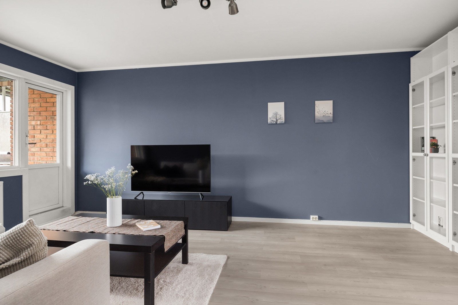 Stuen har også plass til en hyggelig spisegruppe. Galleribilde