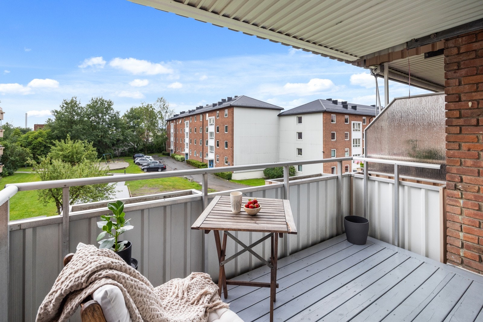 Fra stuen er det utgang til en solrik, sydvendt balkong. Galleribilde