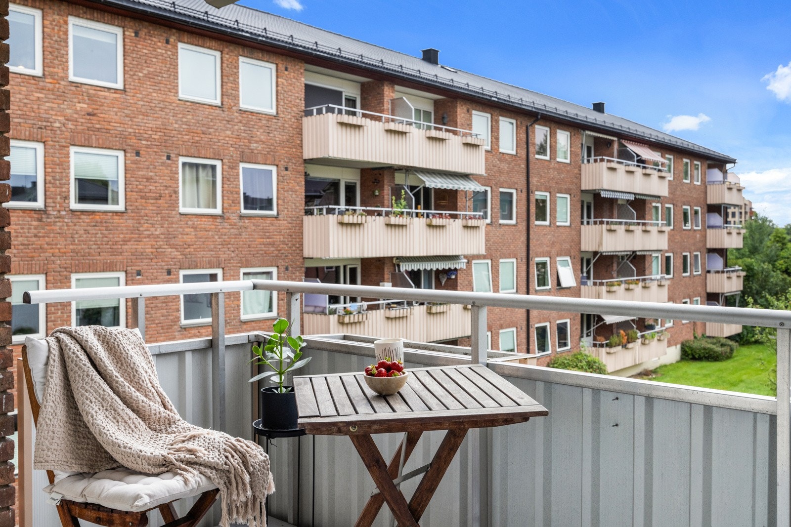 Romslig balkong på hele 7 kvm. Galleribilde