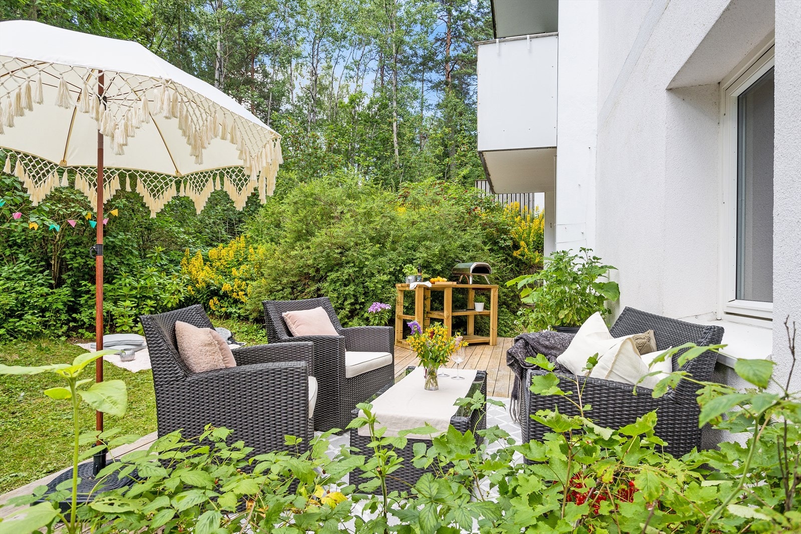 Leiligheten har en flott terrasse på ca 15 kvm med utgang fra stue. Galleribilde