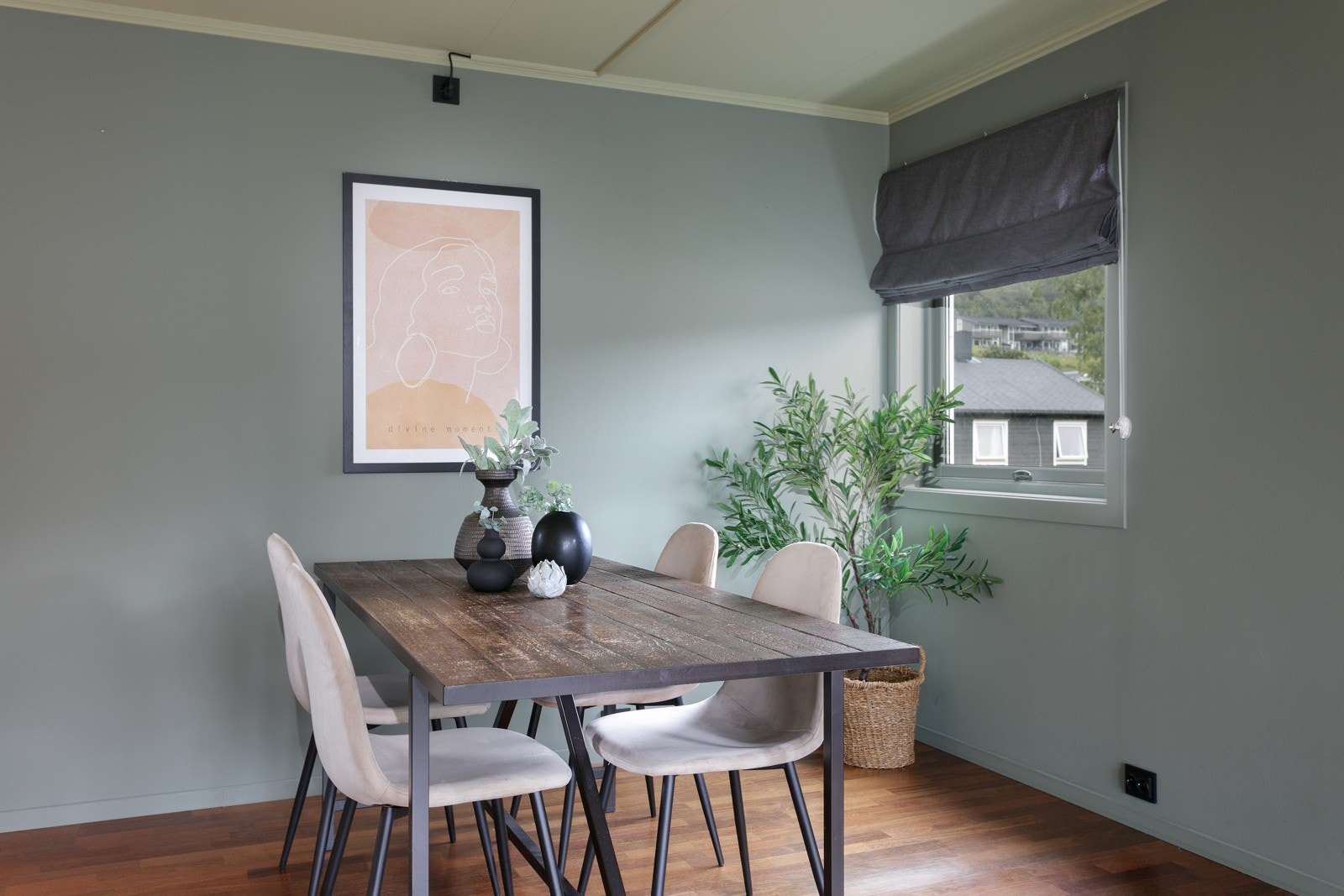 Her er nok plass til å ha stort spisebord, vinduet vender mot øst. Galleribilde