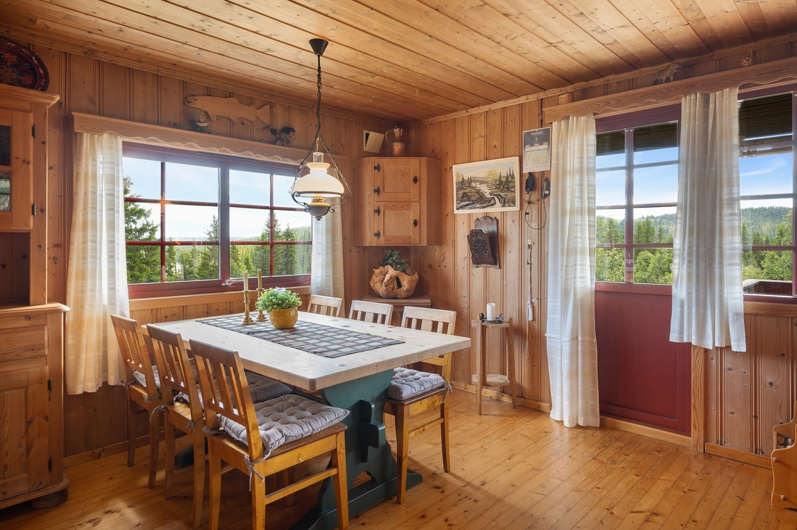 Det er utgang til verandaen fra stuen. Galleribilde