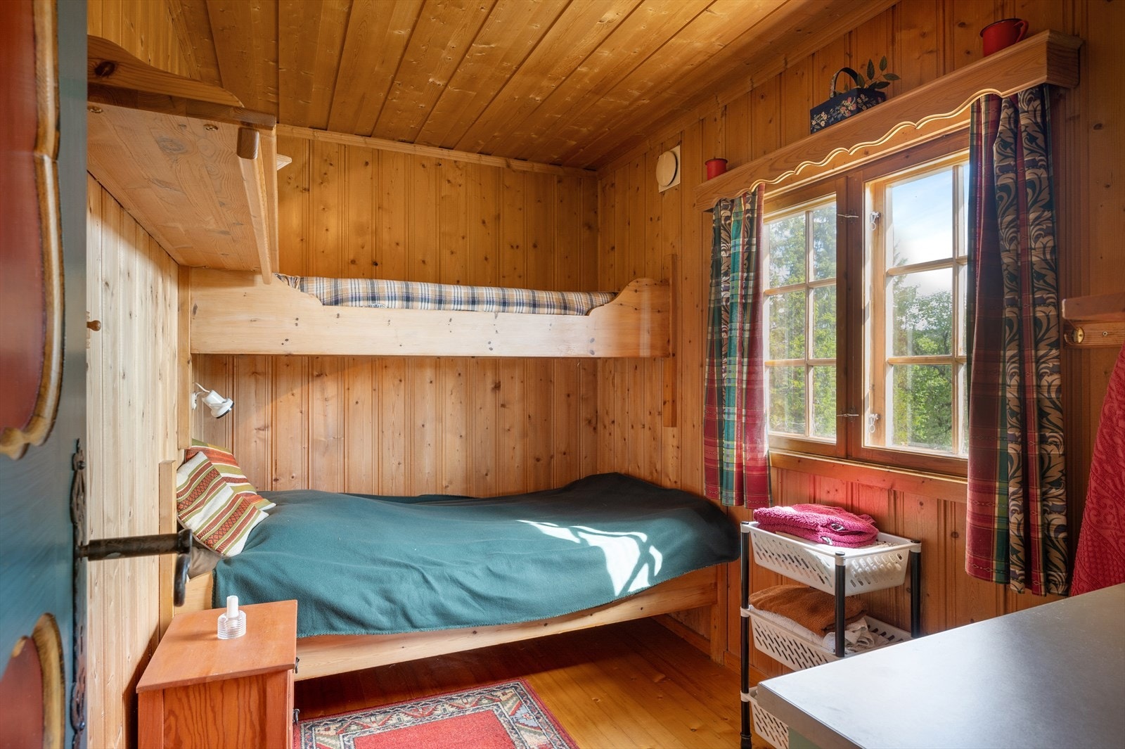 Soverom nummer to i hovedhytta. Galleribilde