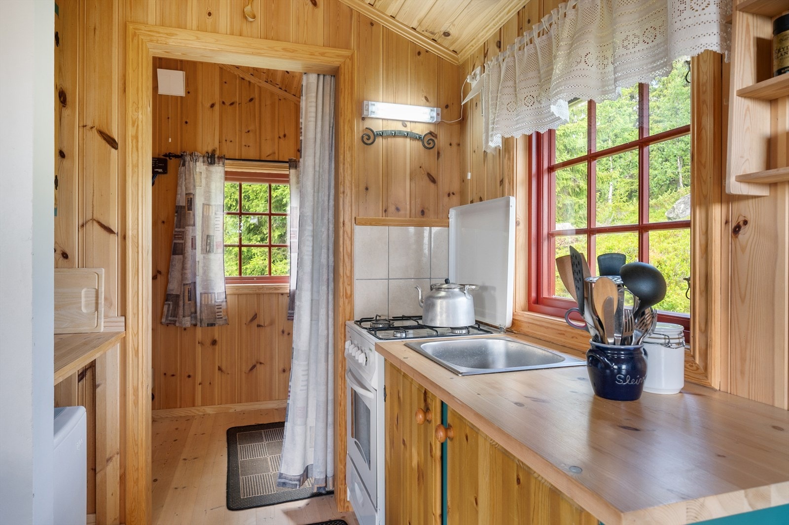 Fint og praktisk kjøkken. Galleribilde