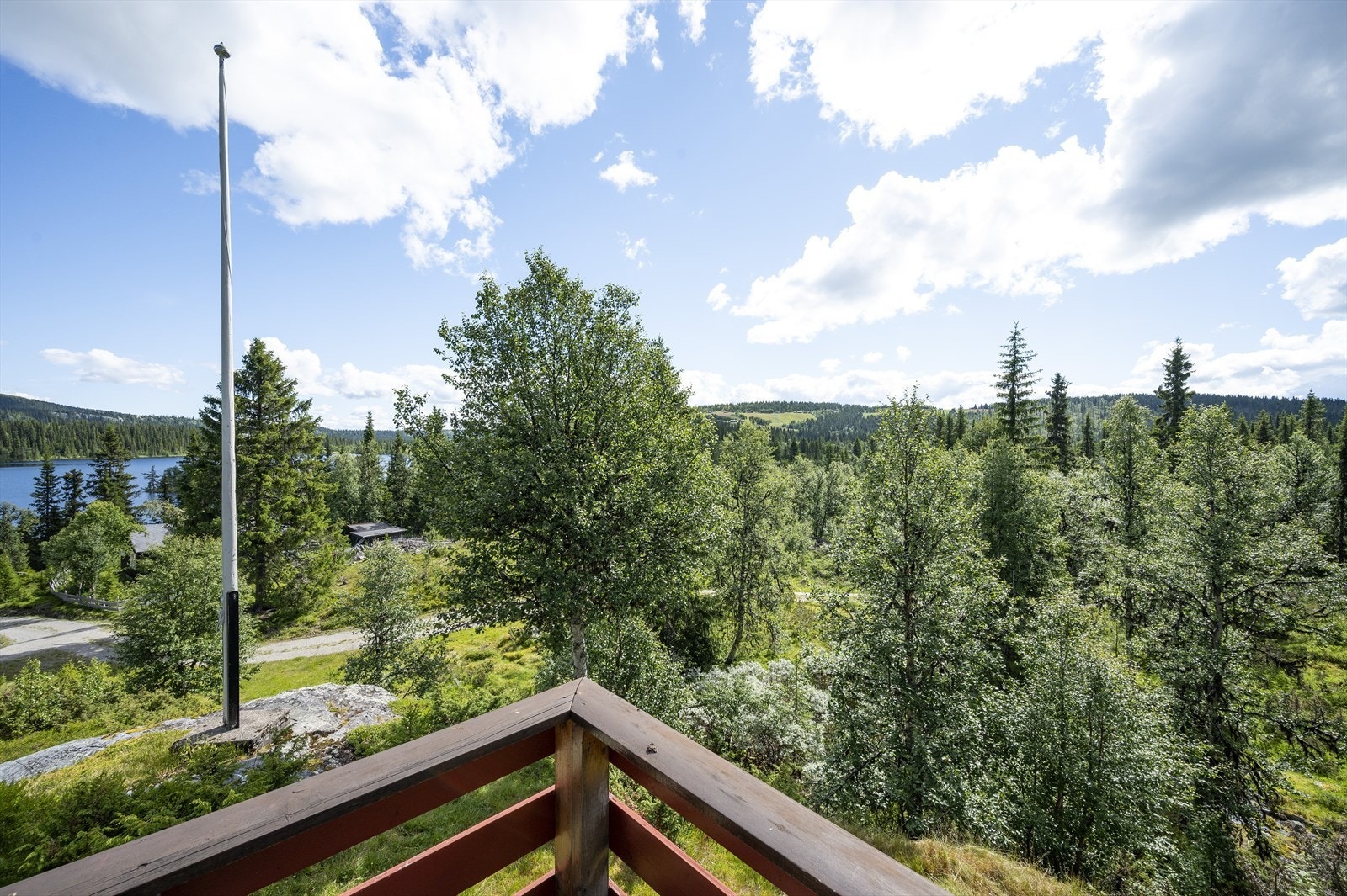Fin utsikt og solgang fra eiendommen. Galleribilde