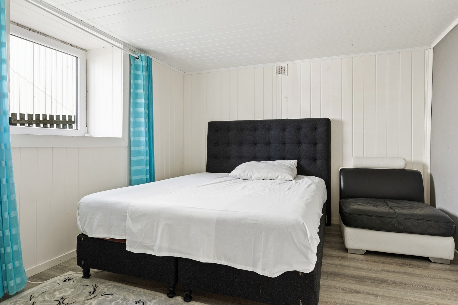 Bod innredet som soverom (ikke byggesøkt eller godkjent til varig opphold) Galleribilde