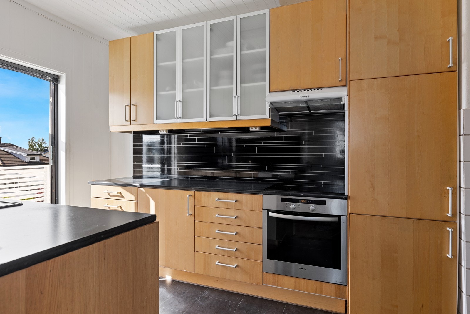 Kjøkkeninnredning med glatte fronter Galleribilde