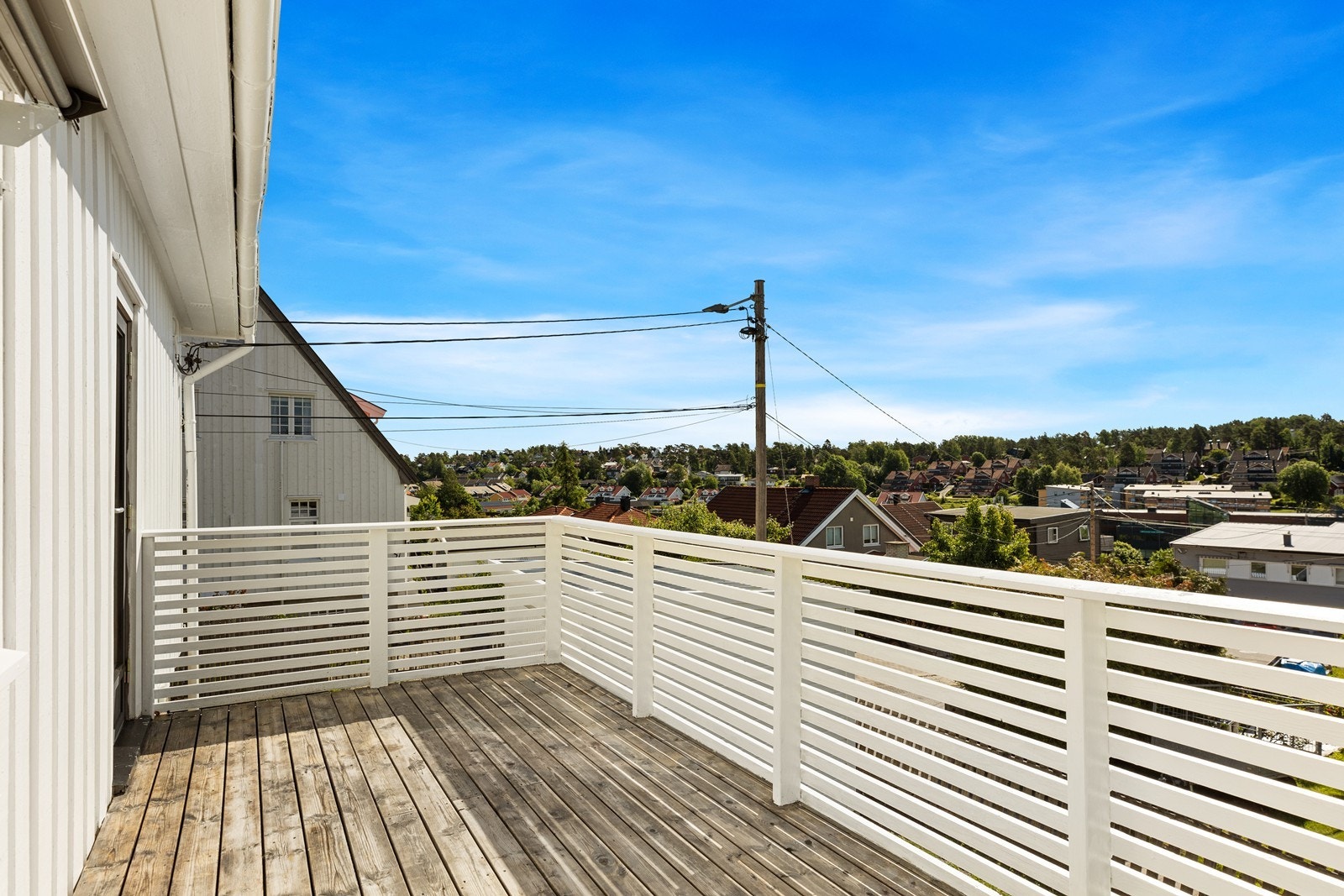 Her ligger man høyt og luftig i terrenget, med utsikt Galleribilde