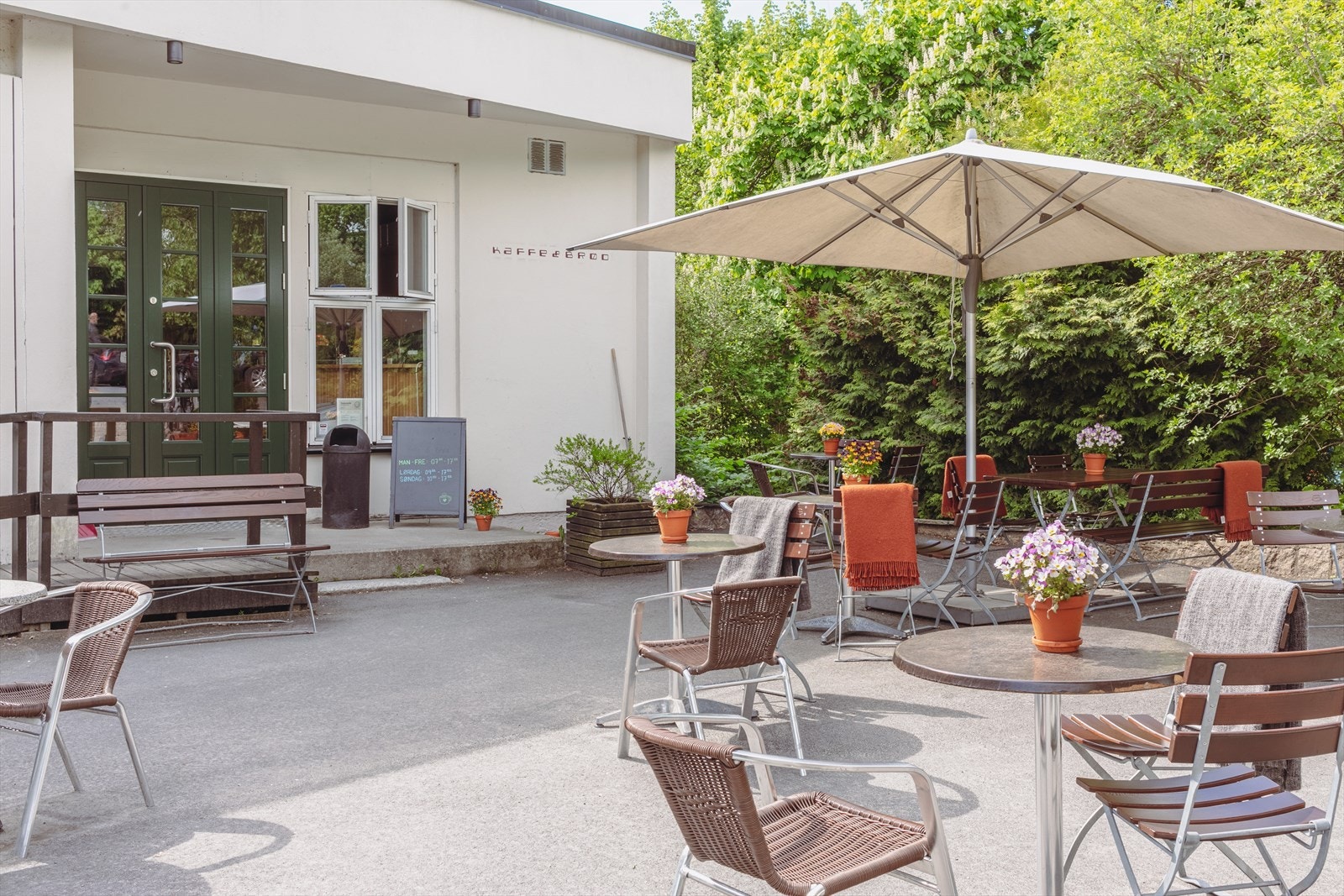 Koselig kafé i nærheten av leiligheten. Galleribilde