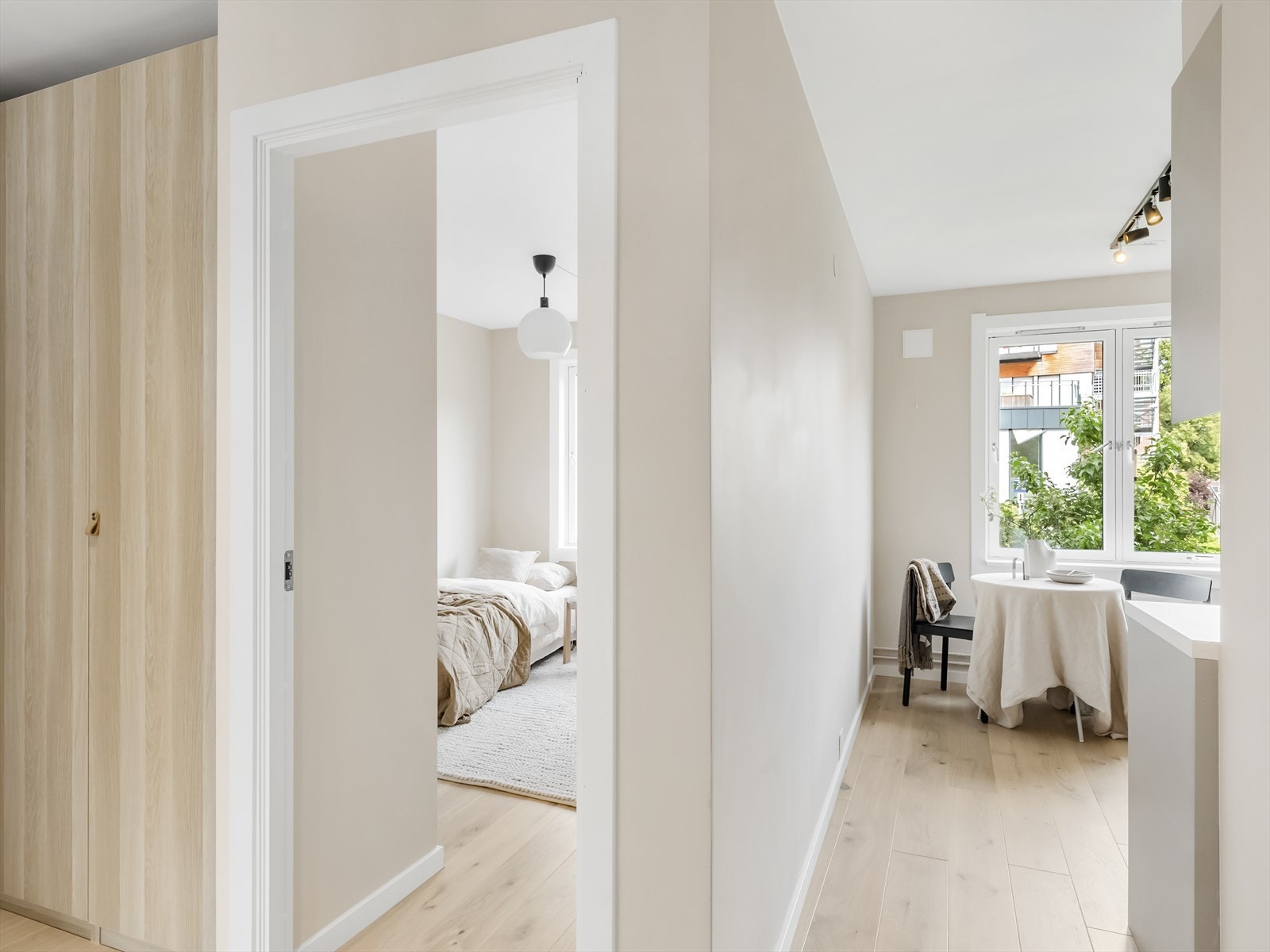 Fra entréen har du adkomst til leilighetens alle rom. Galleribilde