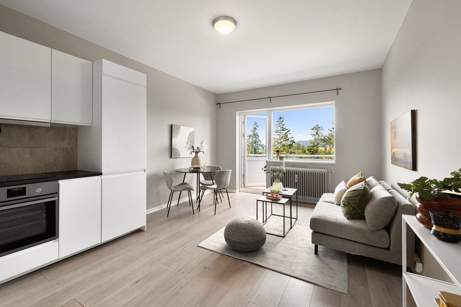 Velkommen til denne attraktive 3-roms leiligheten i toppetasjen! Galleribilde