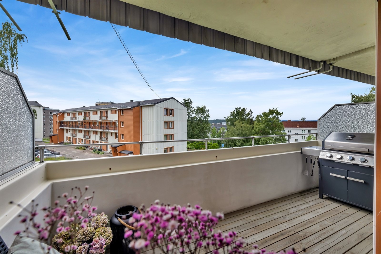 Gode solforhold til langt utpå kvelden om sommeren. Galleribilde