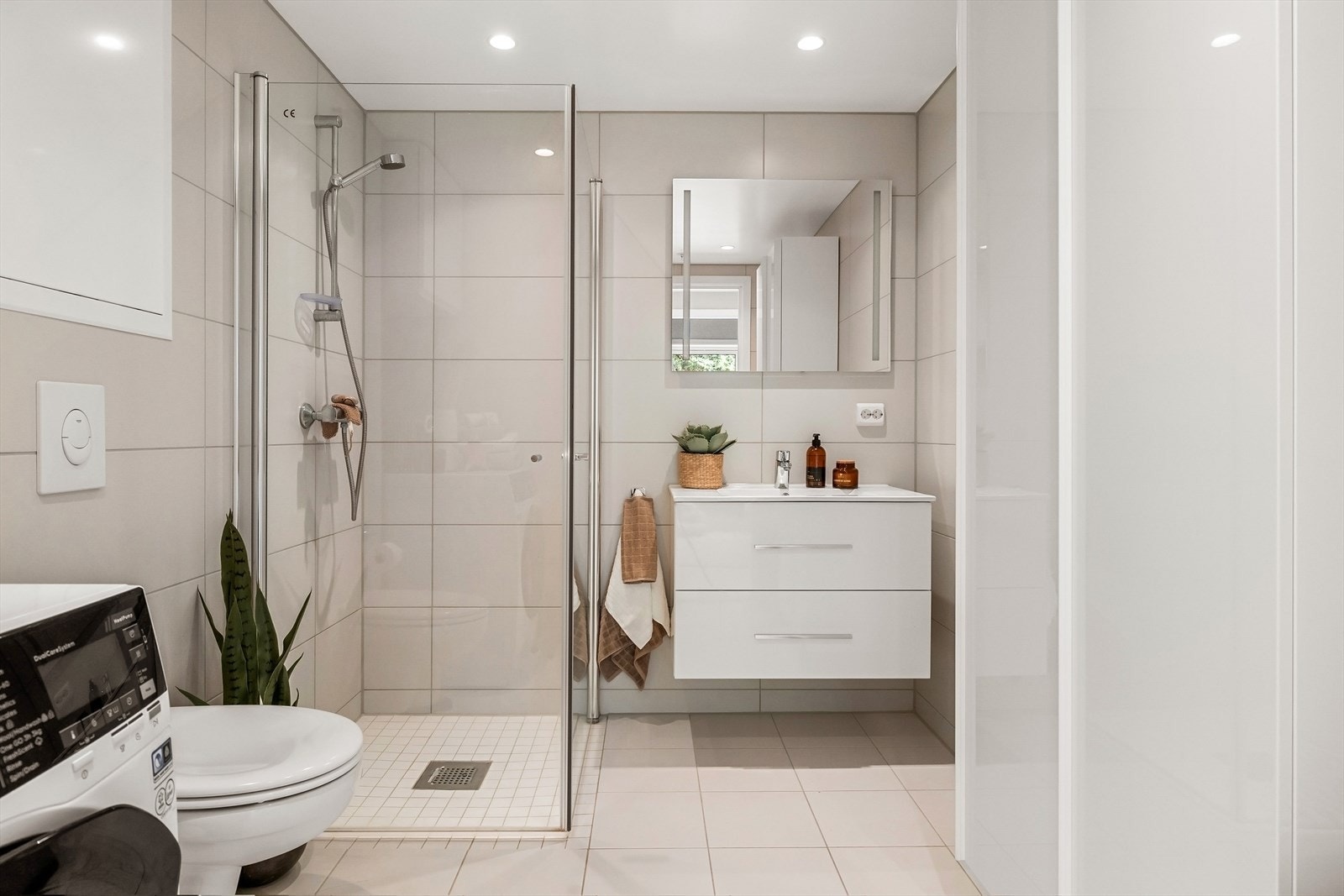 Lekkert helfliset bad med gulvvarme. Galleribilde