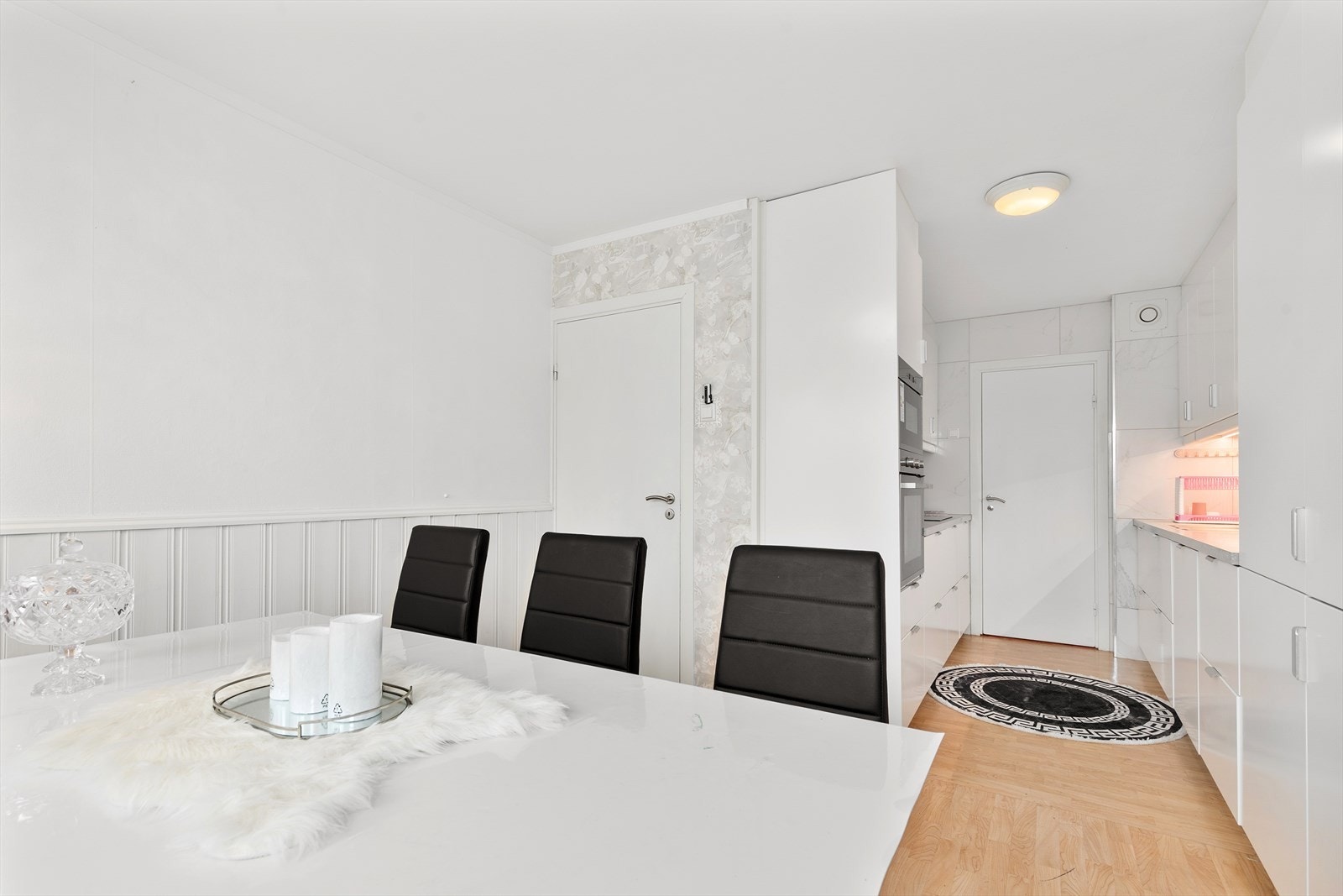 Romslig spisestue Galleribilde