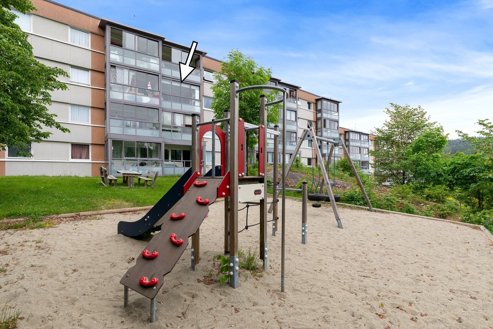 Felles inngang fra 1. etasje med trapp til etasjeplan Galleribilde