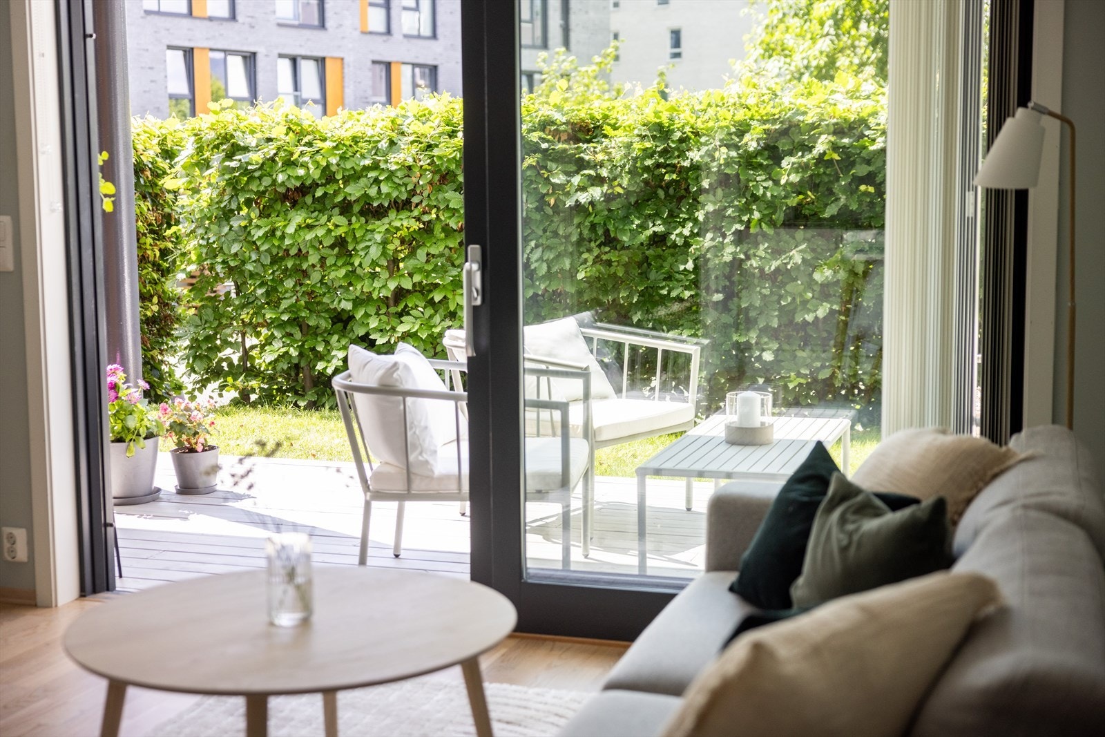 Fra stuen er det utgang til markterrassen. Galleribilde