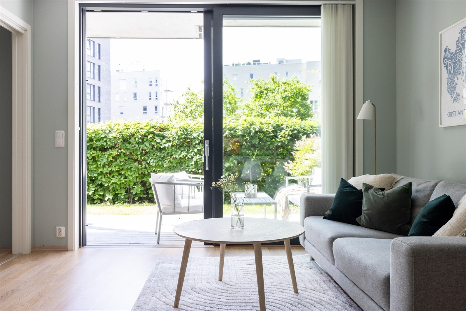 Bygget er nytt fra 2017 med nybyggskvaliteter slik som vannbåren gulvvarme i alle rom, heisadkomst til alle plan og balansert ventilasjon. Galleribilde