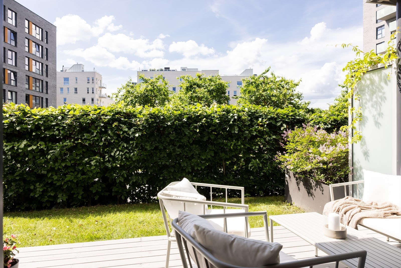 Her sitter du godt skjermet for innsyn og kan nyte solrike dager. Galleribilde