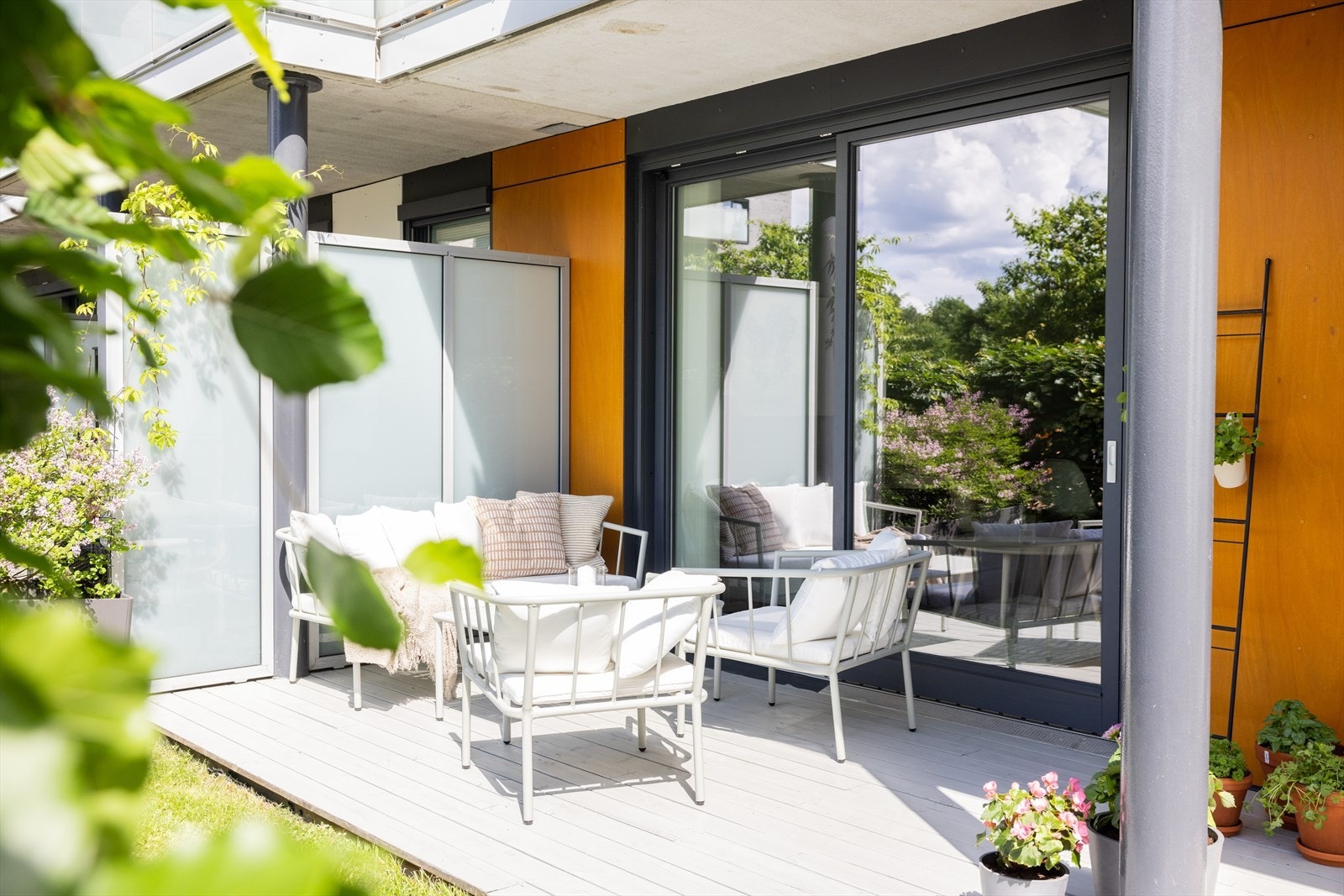 Den vestvendte retningen gir optimale solforhold. Galleribilde