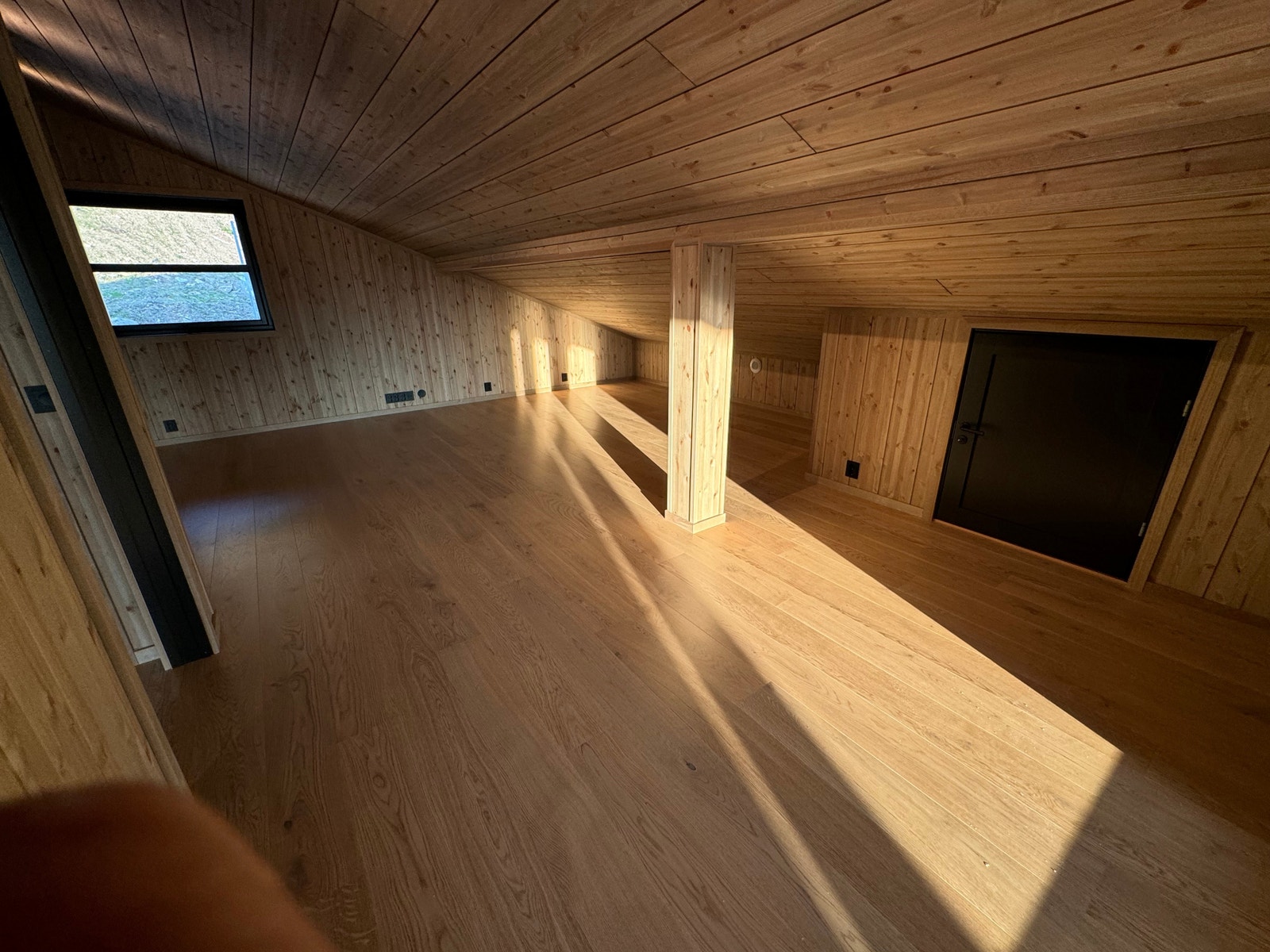 Loftstue med muligheter for avdeling til flere rom Galleribilde