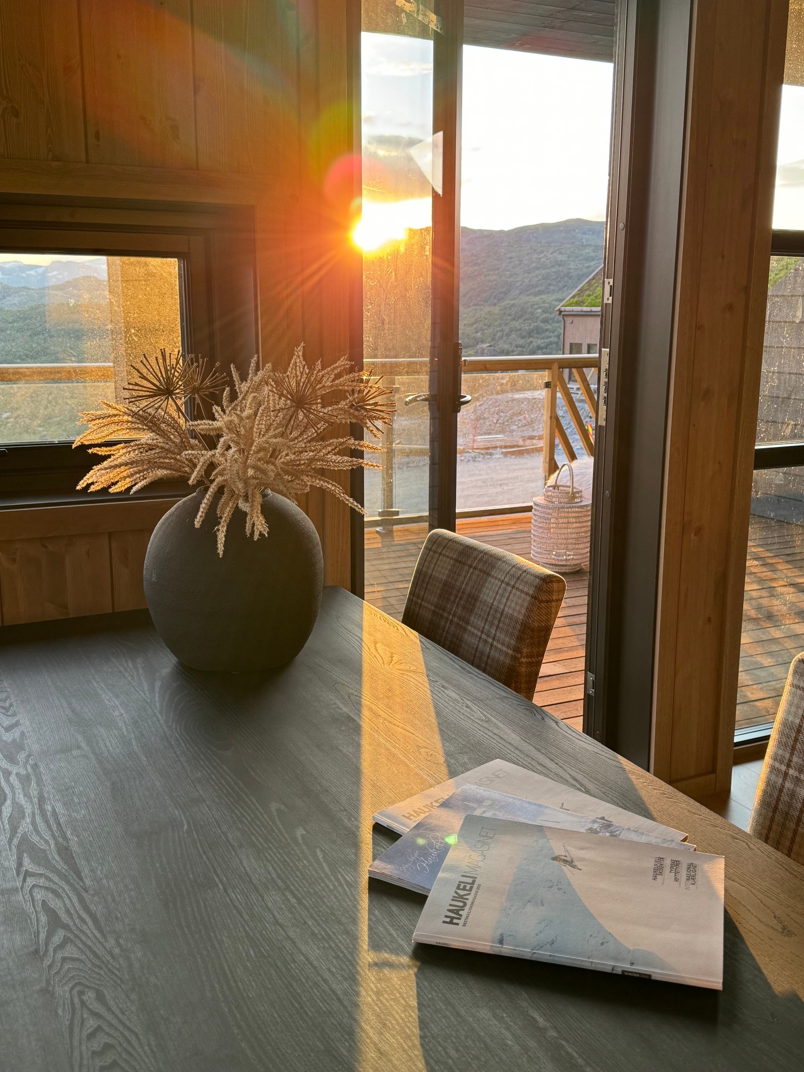 LEENGE sol i Simlesjå, nyt det innenfra eller ute på terrassen Galleribilde