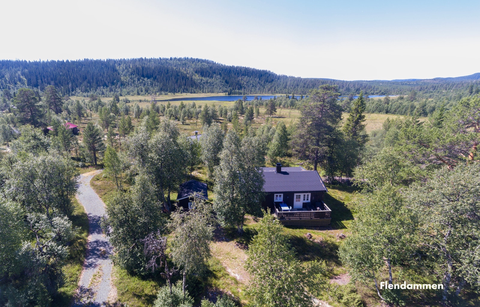 Reguleringsplanen tillater opp til tre bygninger per tomt fordelt på hovedhytte, anneks, uthus eller garasje Galleribilde