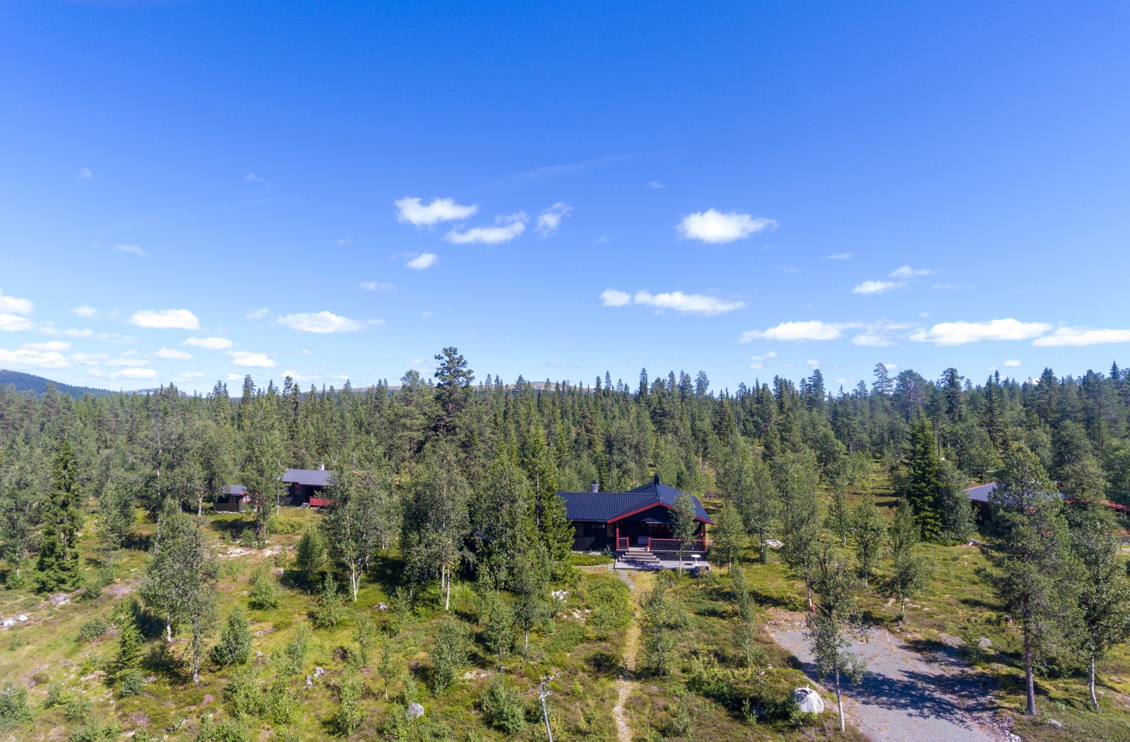 Reguleringsplanen tillater opp til tre bygninger per tomt fordelt på hovedhytte, anneks, uthus eller garasje Galleribilde