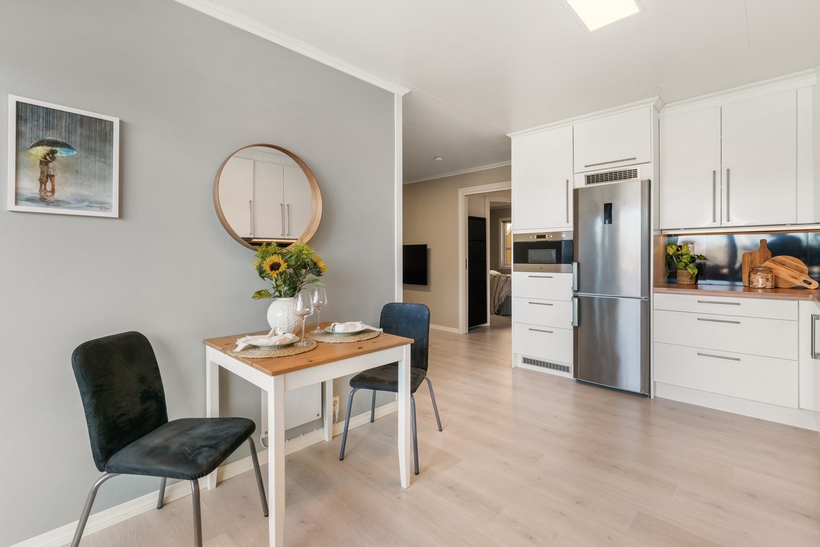 - Her er det også plass til et koselig spisebord - Galleribilde