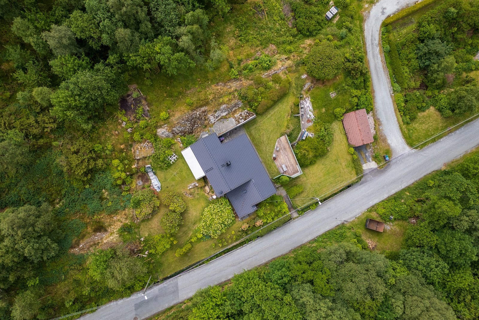 Tomten måler hele 1 151 m² Galleribilde