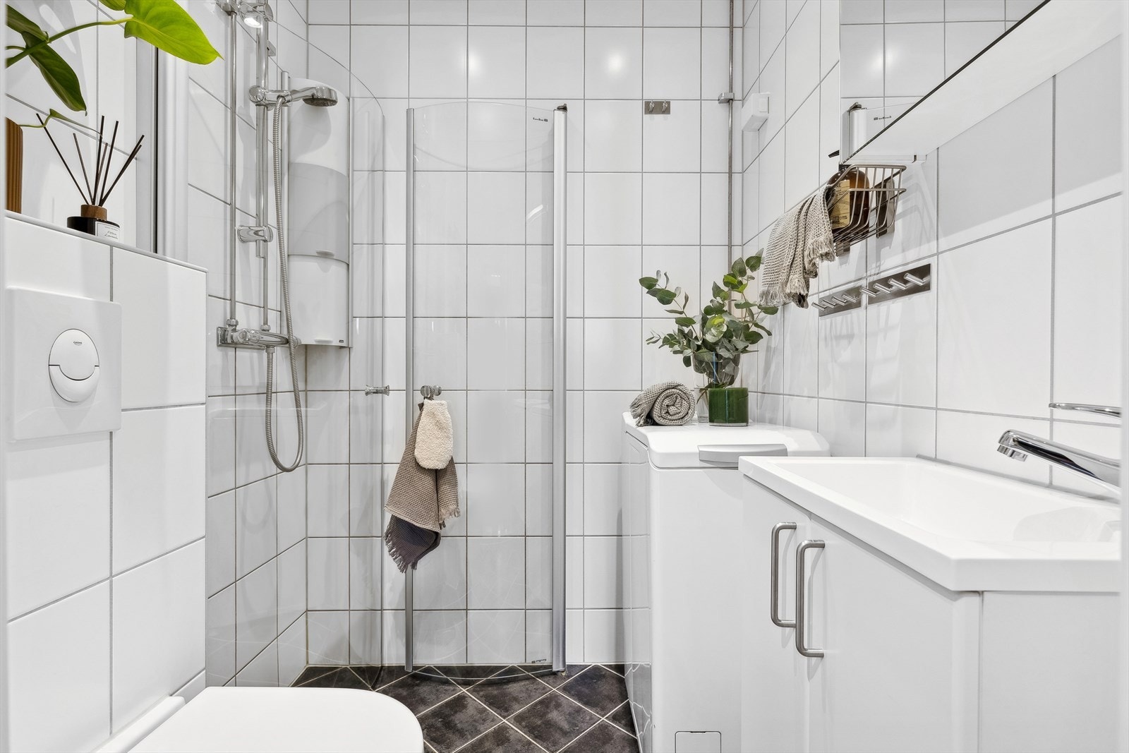 Flislagt baderom som ble modernisert i regi av borettslaget i 2015. Galleribilde