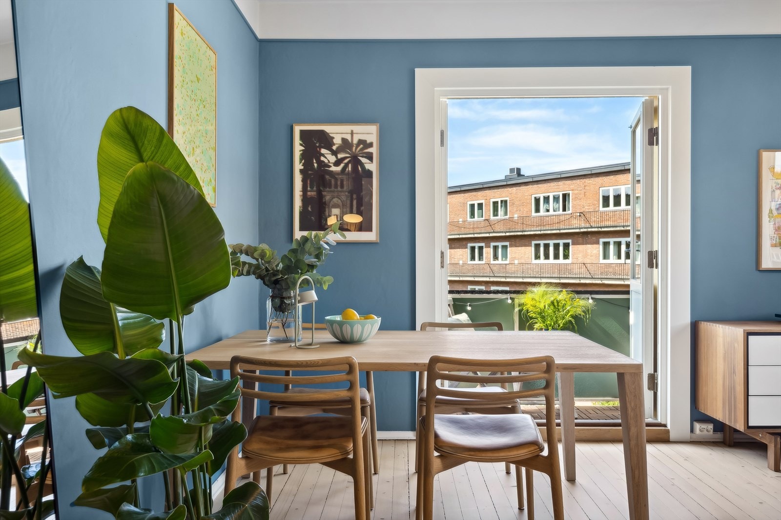 Innvendig har leiligheten en god planløsning med gode møbleringsmuligheter. Galleribilde