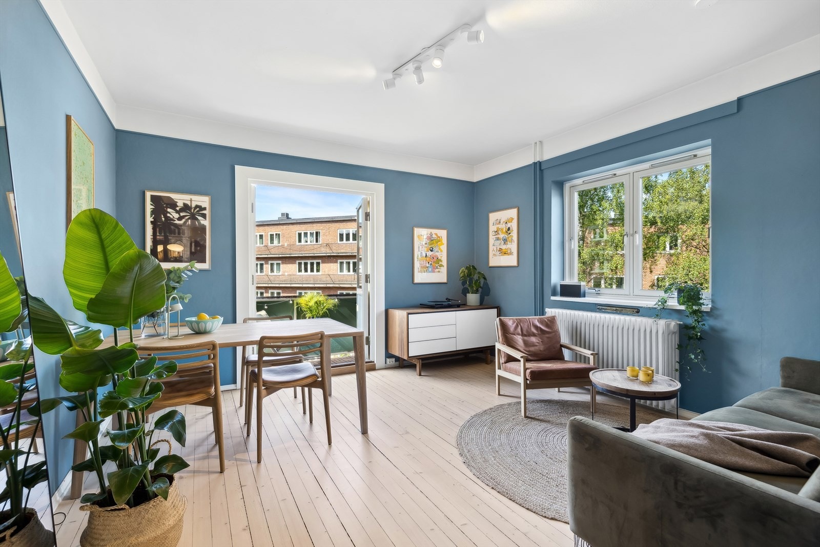 Båhusveien 20 er en klassisk 2-romsleilighet med originalt tregulv og god planløsning. Galleribilde